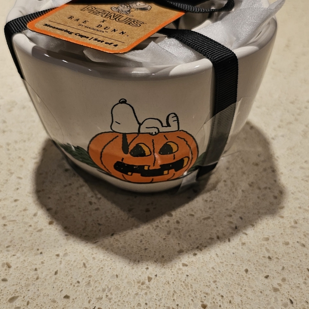 Rae Dunn X Peanuts measuring cups - Picture 2 of 4